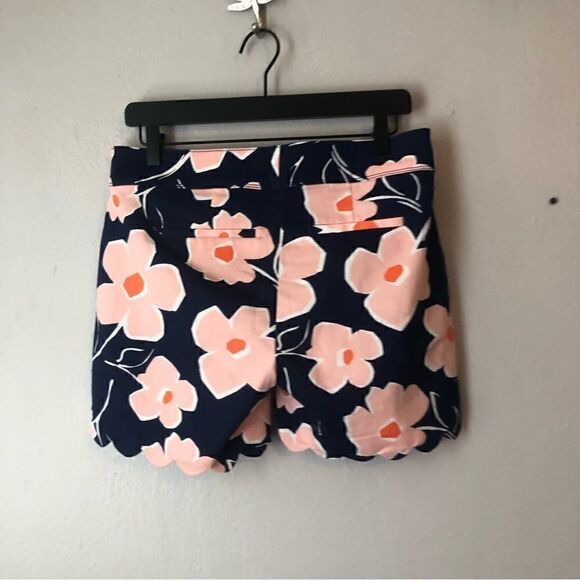 Isaac Mizrahi retro floral print shorts with scalloped hem - Picture 7 of 8